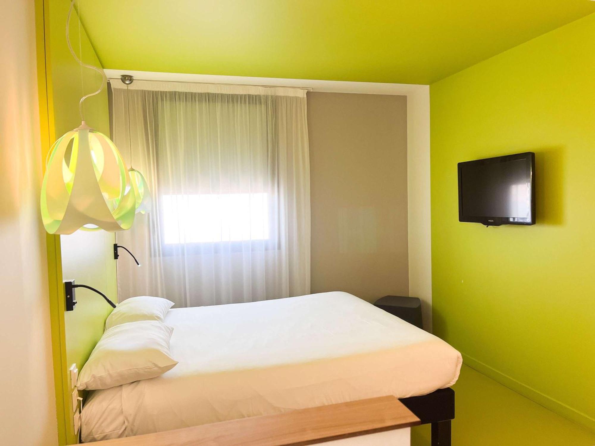 Ibis Styles Nimes Gare Centre Hotel Exterior foto